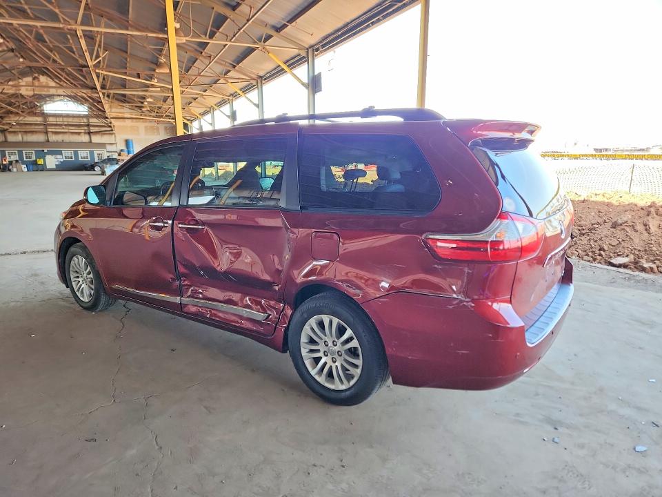 51677826 :رقم المزاد ، 5TDYZ3DC1HS889818 vin ، 2017 Toyota Sienna مزاد بيع
