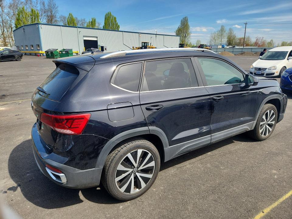 Продаж на аукціоні авто 2022 Volkswagen Taos, vin: 3VVWX7B24NM091065, номер лоту: 49046666