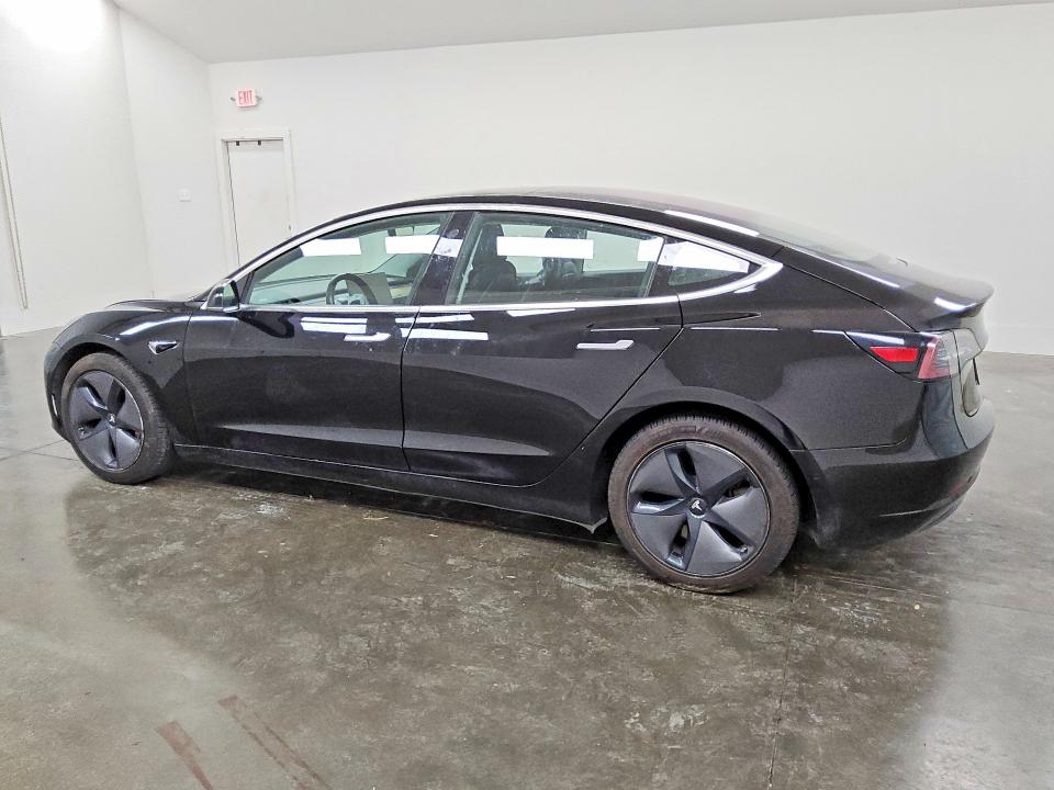 48601476 :رقم المزاد ، 5YJ3E1EA9JF028078 vin ، 2018 Tesla Model 3 مزاد بيع