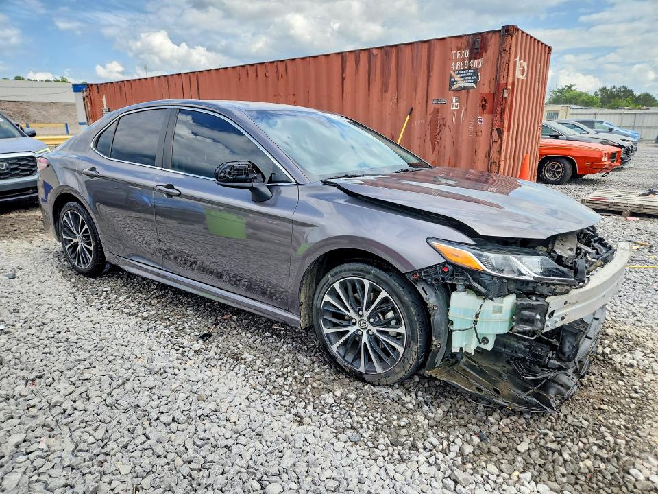 2020 Toyota Camry მანქანა იყიდება აუქციონზე, vin: 4T1G11AK1LU986052, აუქციონის ნომერი: 51004096