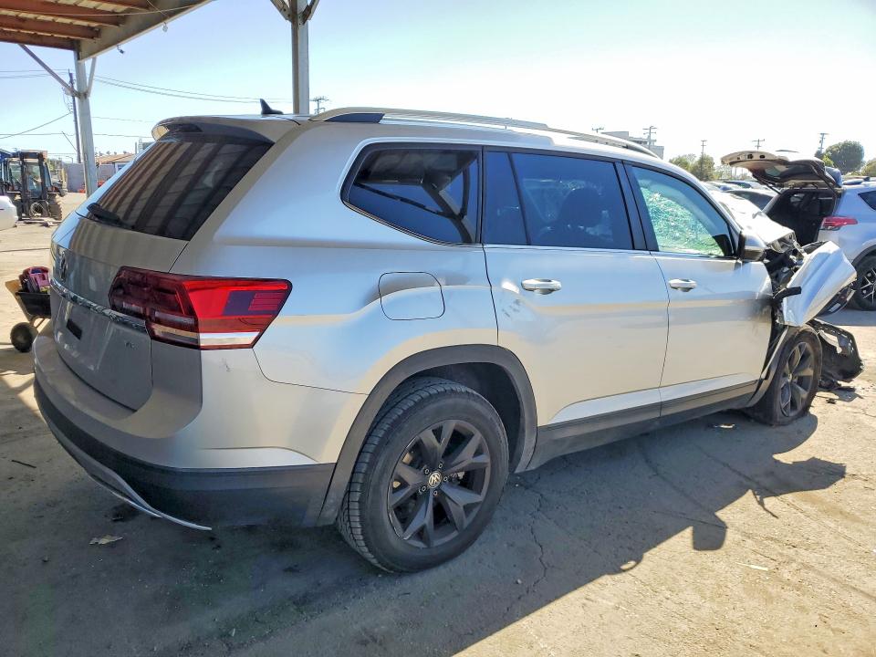 49493906 :رقم المزاد ، 1V2CR2CA9JC566823 vin ، 2018 Volkswagen Atlas مزاد بيع