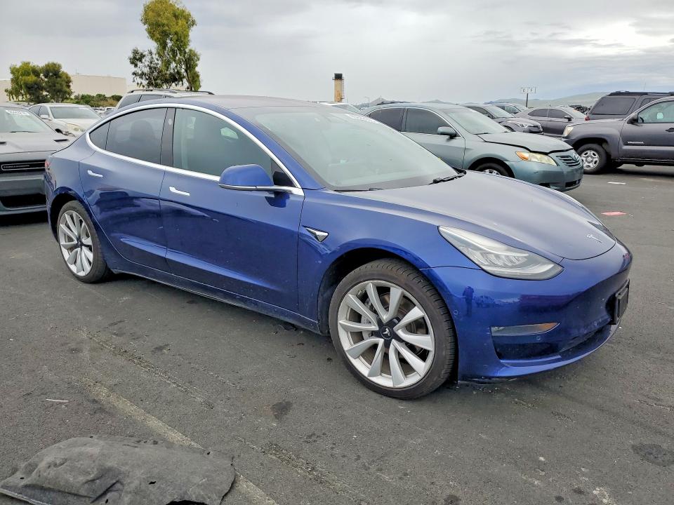 Продажа на аукционе авто 2018 Tesla Model 3, vin: 5YJ3E1EA5JF042639, номер лота: 45849006