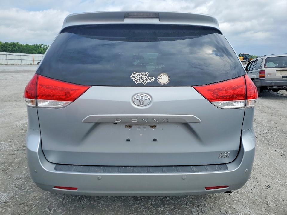 51823226 :رقم المزاد ، 5TDDK3DC5ES082281 vin ، 2014 Toyota Sienna مزاد بيع