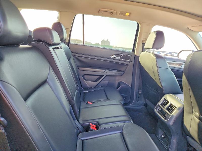 49583696 :رقم المزاد ، 1V2ER2CA8JC528783 vin ، 2018 Volkswagen Atlas مزاد بيع