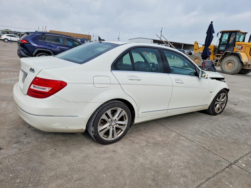 2012 Mercedes-benz C მანქანა იყიდება აუქციონზე, vin: WDDGF4HB8CR216145, აუქციონის ნომერი: 51161356