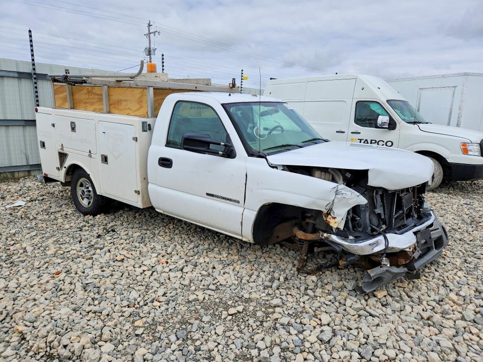 50225776 :رقم المزاد ، 1GDHC24U05E153969 vin ، 2005 Gmc Sierra مزاد بيع