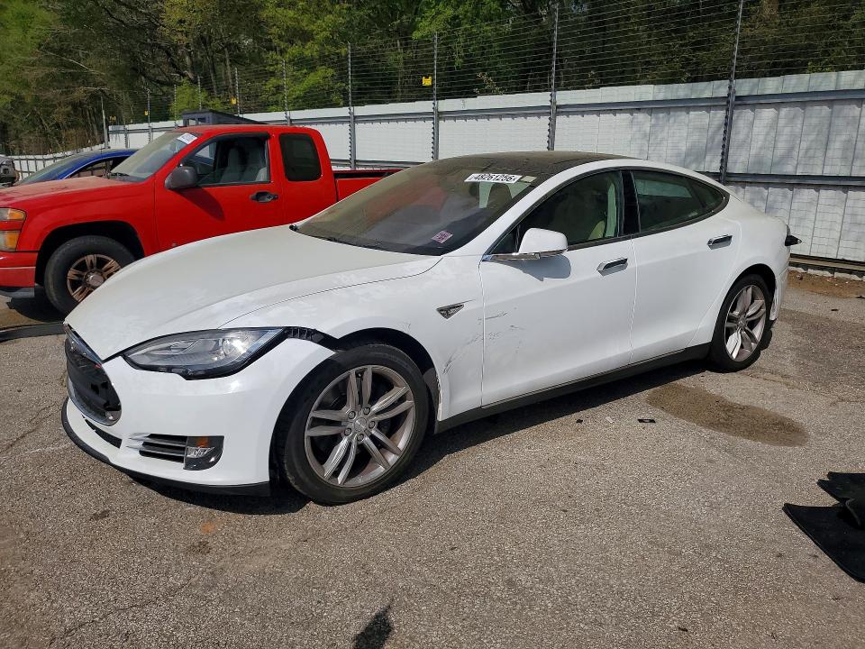 48261256 :رقم المزاد ، 5YJSA1CP5DFP16680 vin ، 2013 Tesla Model S مزاد بيع