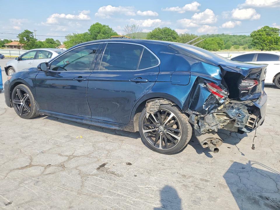 50712726 :رقم المزاد ، 4T1B61HK1JU652747 vin ، 2018 Toyota Camry مزاد بيع