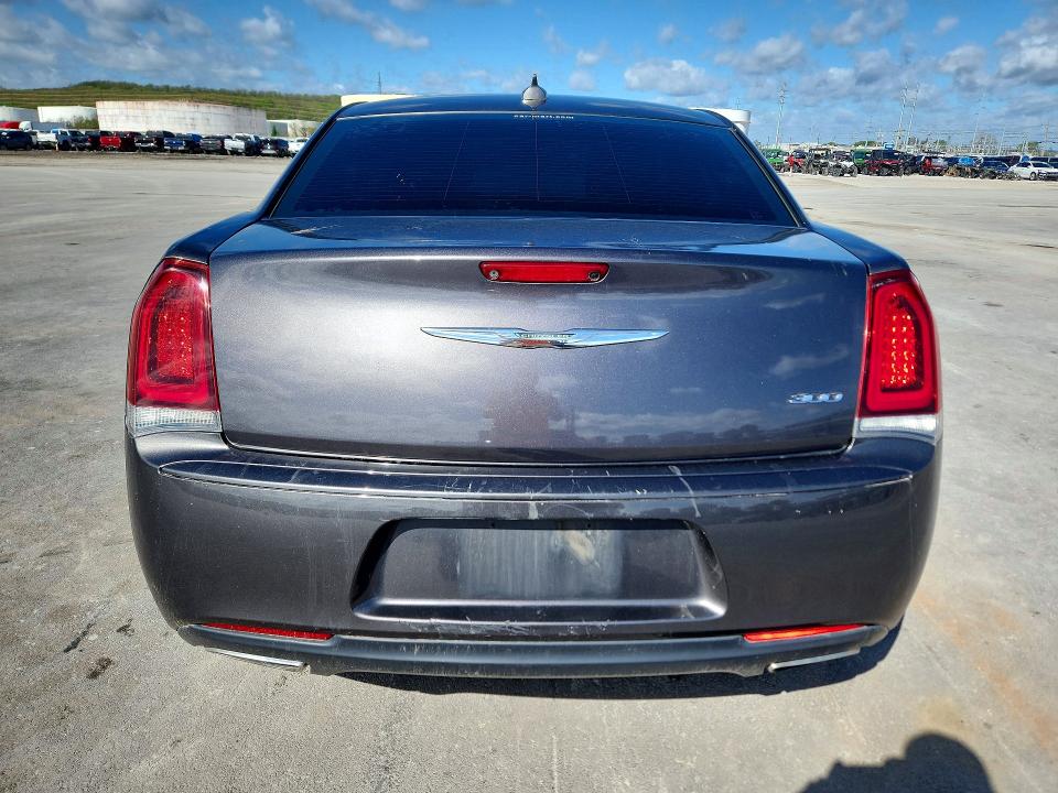 48456236 :رقم المزاد ، 2C3CCAAG6JH320592 vin ، 2018 Chrysler 300 مزاد بيع