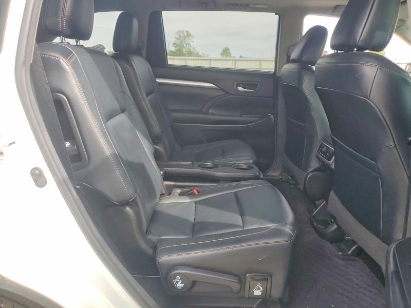 Продажа на аукционе авто 2018 Toyota Highlander Xle Awd, vin: 5TDJZRFH0JS543083, номер лота: 48591806