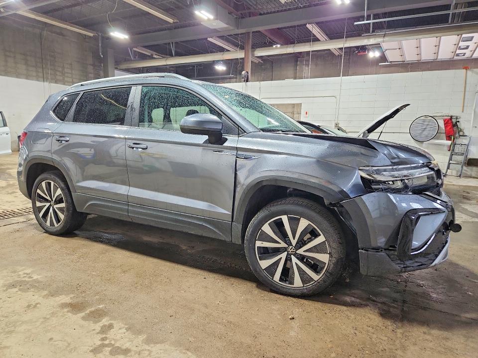 51019036 :رقم المزاد ، 3VVWX7B22NM025498 vin ، 2022 Volkswagen Taos مزاد بيع