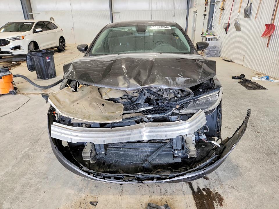 51201336 :رقم المزاد ، 1C3CCCAB8FN591944 vin ، 2015 Chrysler 200 مزاد بيع