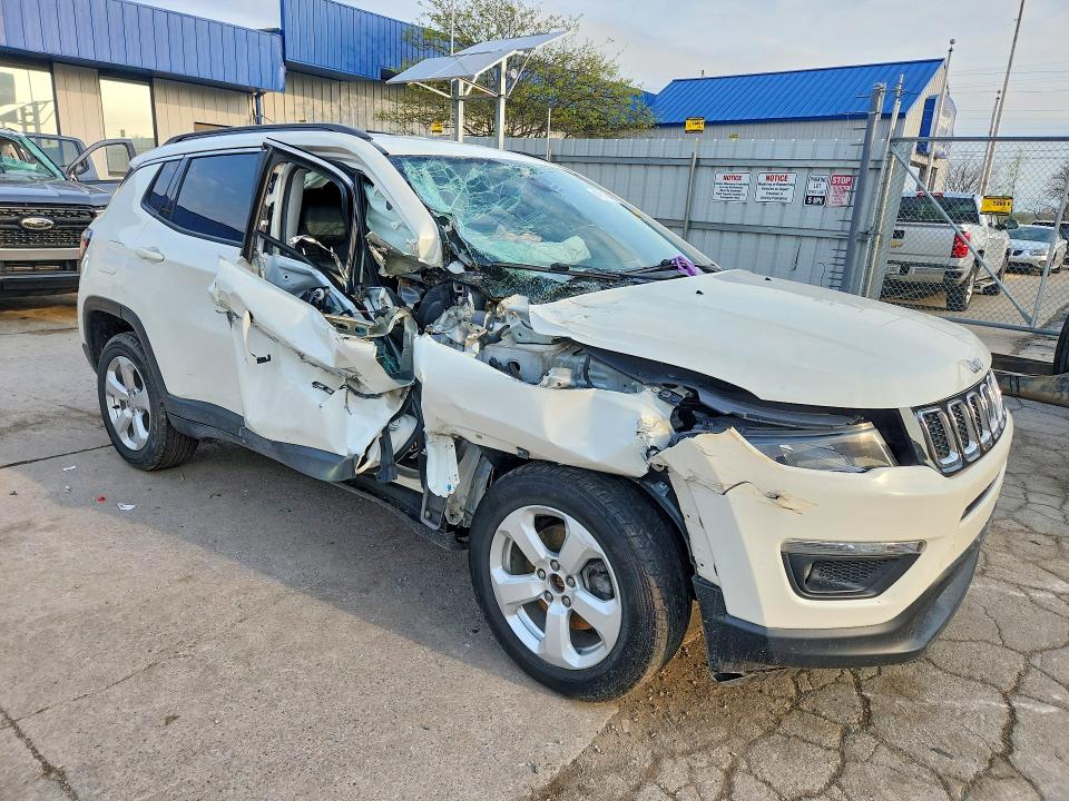 49516466 :رقم المزاد ، 3C4NJDBB9JT259017 vin ، 2018 Jeep Compass مزاد بيع