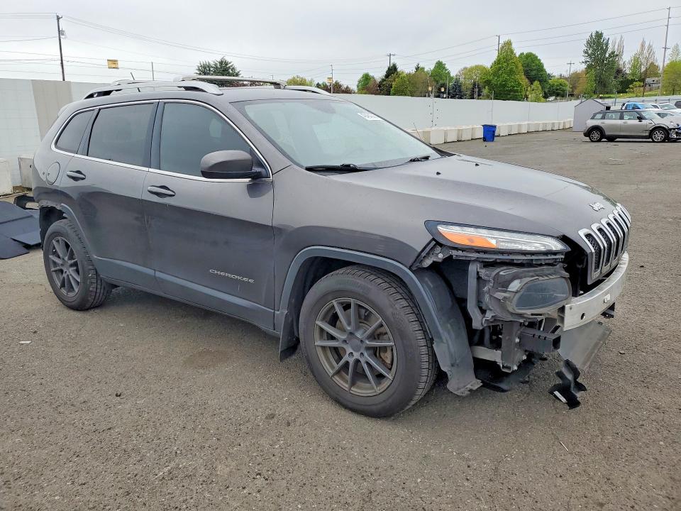 49484276 :رقم المزاد ، 1C4PJLCB7GW374185 vin ، 2016 Jeep Cherokee مزاد بيع