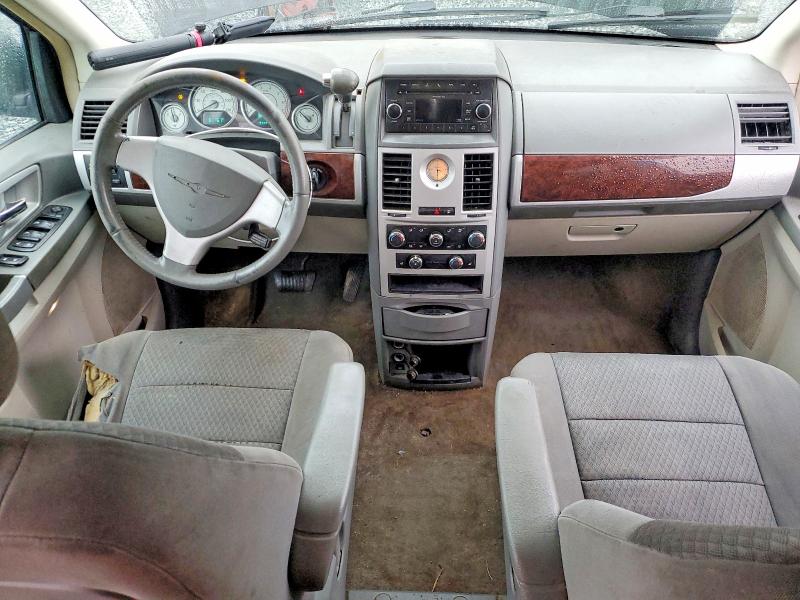 49644186 :رقم المزاد ، 2A4RR5D13AR415196 vin ، 2010 Chrysler Town & Country مزاد بيع