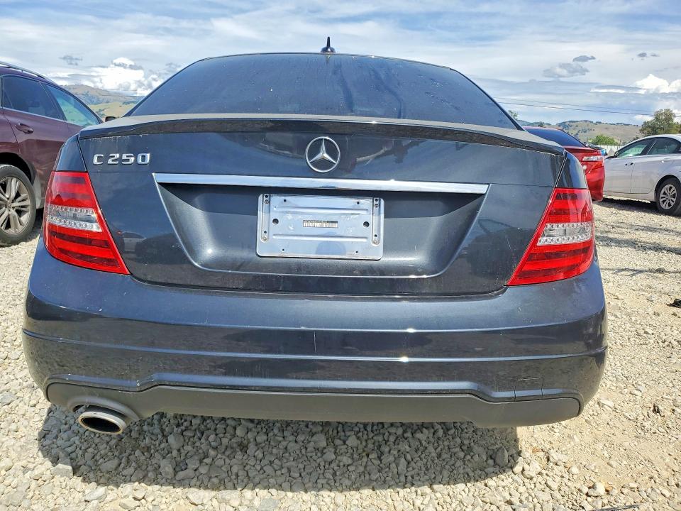 Продажа на аукционе авто 2013 Mercedes-benz C, vin: WDDGF4HBXDA788205, номер лота: 49418316