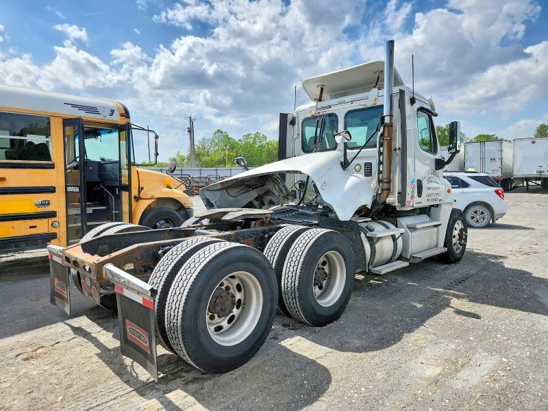 Auction sale of the 2011 Freightliner Cascadia, vin: 1FUJGEDV5BSAZ4530, lot number: 50909836