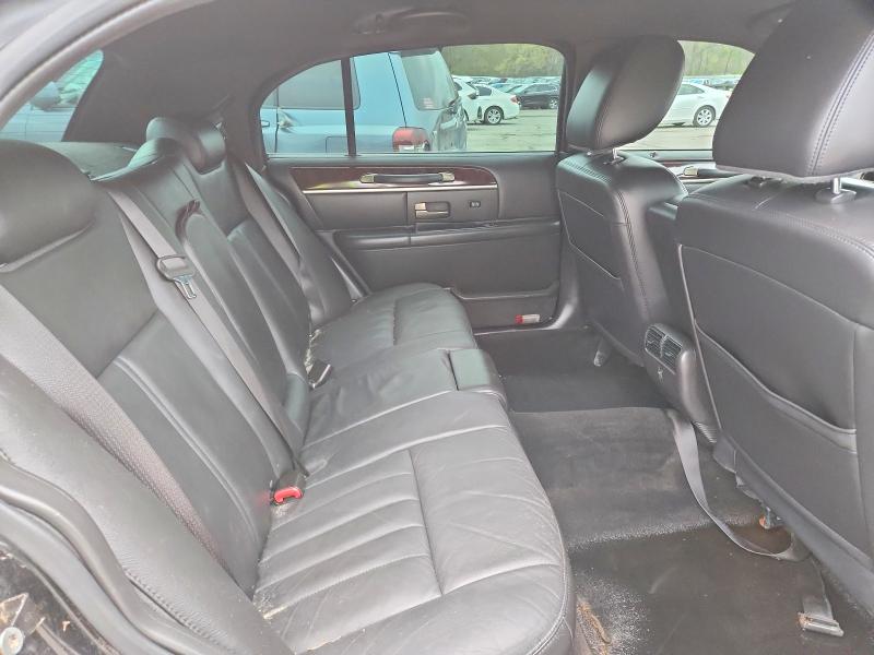 Продажа на аукционе авто 2011 Lincoln Town Car, vin: 2LNBL8FV7BX763778, номер лота: 50983146