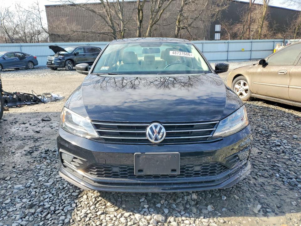 48737686 :رقم المزاد ، 3VWDB7AJ6JM236045 vin ، 2018 Volkswagen Jetta مزاد بيع