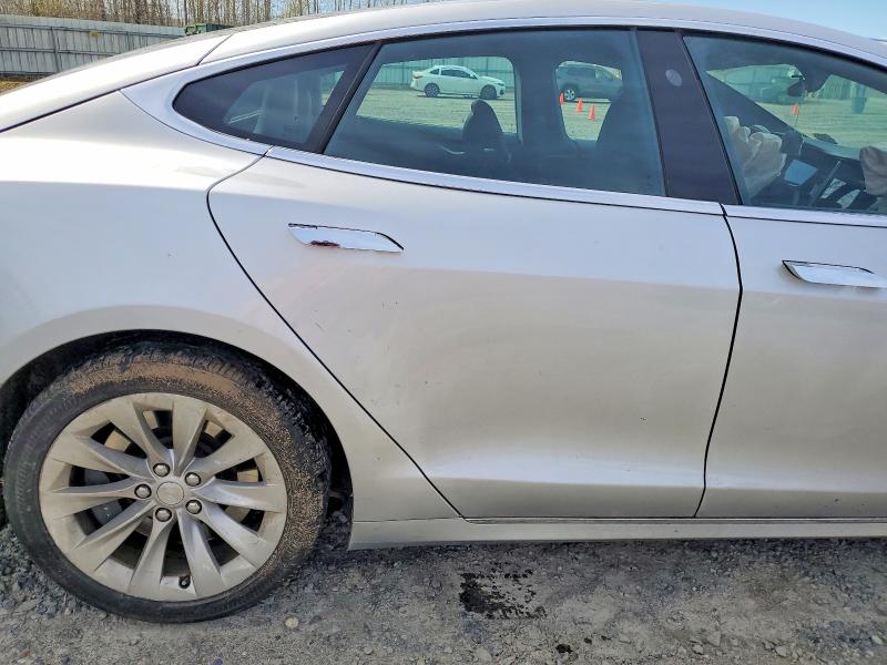 48876756 :رقم المزاد ، 5YJSA1E27JF254751 vin ، 2018 Tesla Model S مزاد بيع
