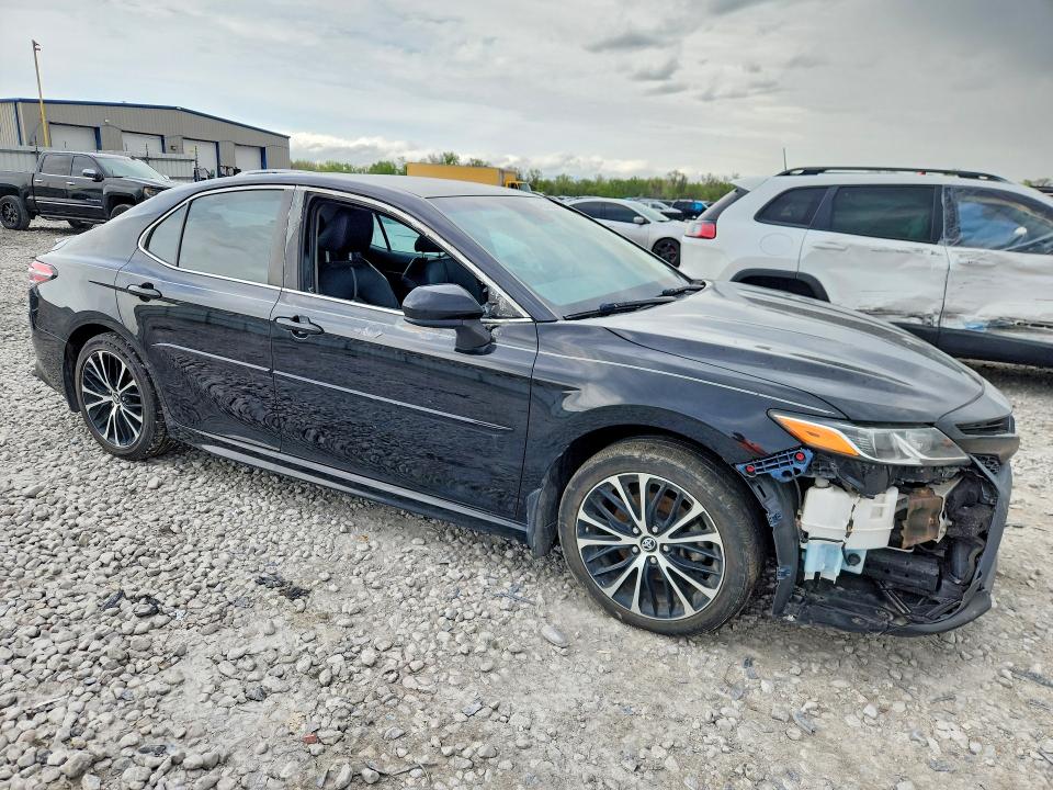 Продаж на аукціоні авто 2018 Toyota Camry, vin: 4T1B11HK6JU077561, номер лоту: 49656356