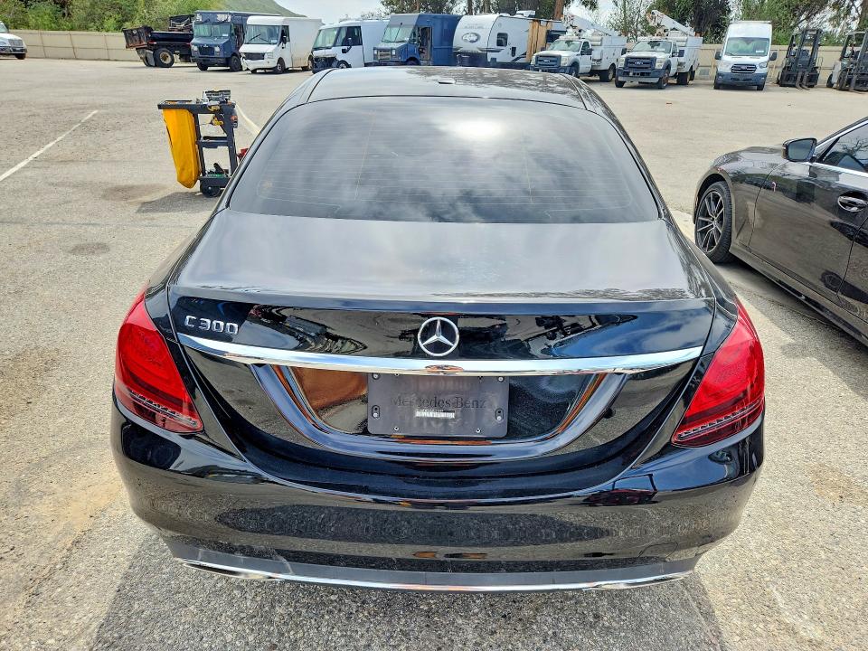 48841506 :رقم المزاد ، W1KWF8DBXMR631977 vin ، 2021 Mercedes-benz C مزاد بيع
