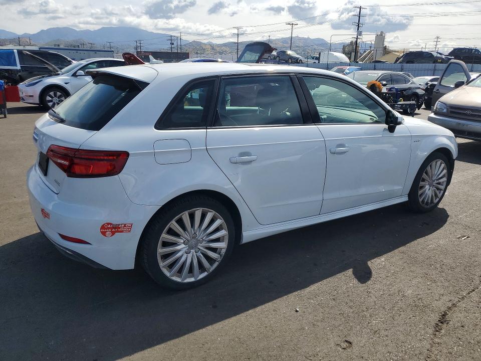 50994726 :رقم المزاد ، WAUUPBFF8HA146136 vin ، 2017 Audi A3 مزاد بيع