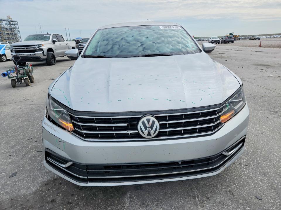 50585246 :رقم المزاد ، 1VWAT7A36HC031497 vin ، 2017 Volkswagen Passat مزاد بيع
