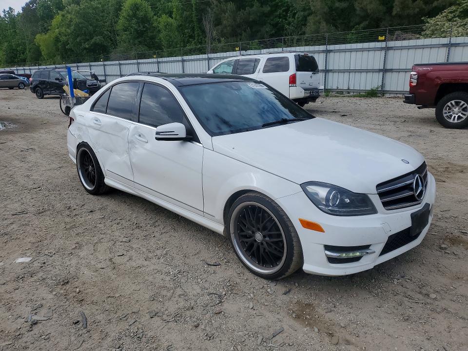 Продаж на аукціоні авто 2014 Mercedes-benz C, vin: WDDGF4HB9EA939889, номер лоту: 51946296