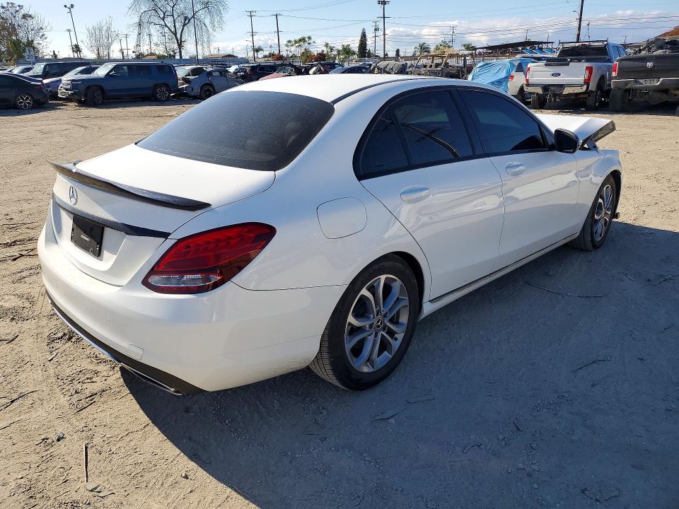 48294466 :رقم المزاد ، 55SWF4JB1JU272963 vin ، 2018 Mercedes-benz C مزاد بيع