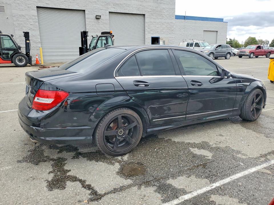 2011 Mercedes-benz C მანქანა იყიდება აუქციონზე, vin: WDDGF5EB6BA508643, აუქციონის ნომერი: 48162146