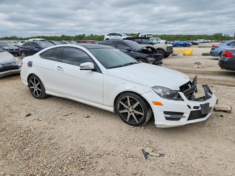2015 Mercedes-benz C მანქანა იყიდება აუქციონზე, vin: WDDGJ4HB2FG401502, აუქციონის ნომერი: 50526546