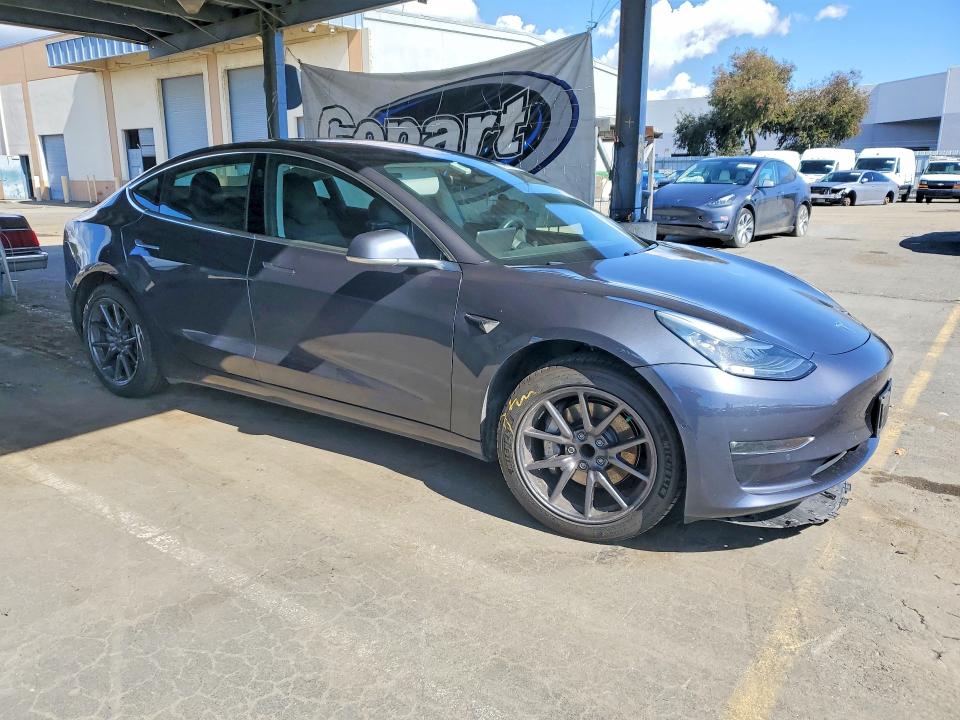 50915086 :رقم المزاد ، 5YJ3E1EA6JF025610 vin ، 2018 Tesla Model 3 مزاد بيع