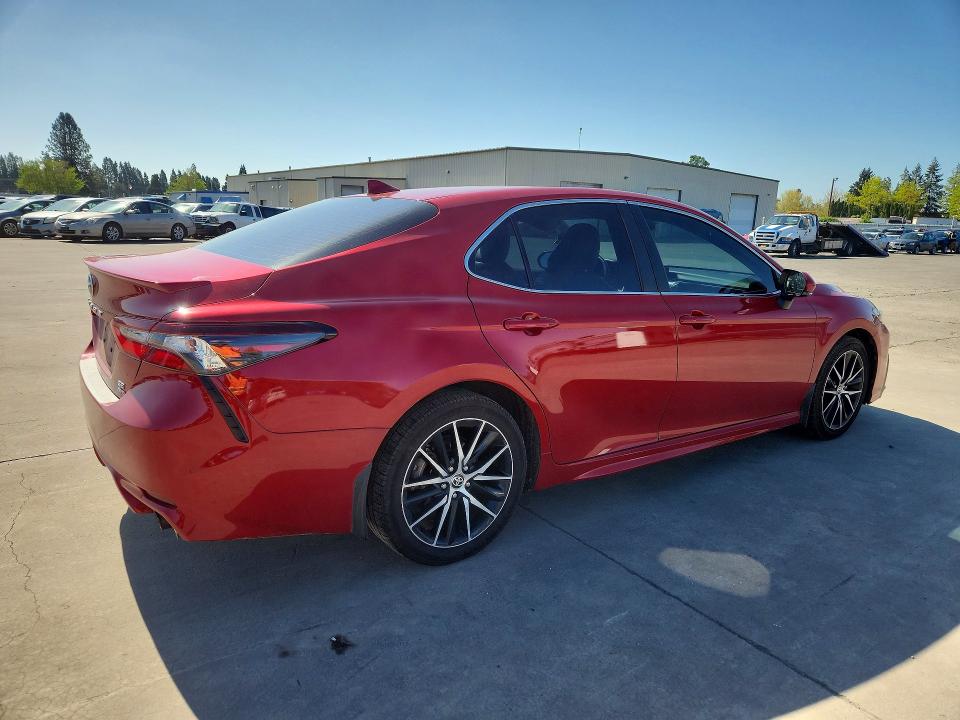 51890946 :رقم المزاد ، 4T1G11BK2NU054508 vin ، 2022 Toyota Camry مزاد بيع