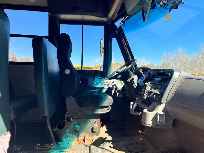 49509946 :رقم المزاد ، 4UZABRDU9FCFW9516 vin ، 2015 Freightliner Chassis مزاد بيع