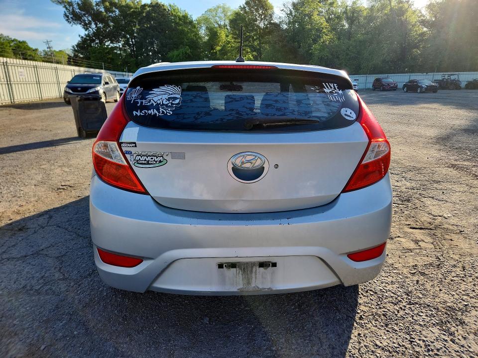 49120976 :رقم المزاد ، KMHCU5AE3FU217855 vin ، 2015 Hyundai Accent مزاد بيع