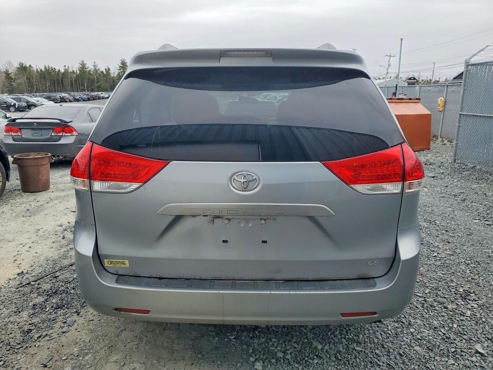 49228296 :رقم المزاد ، 5TDKK3DC6BS143267 vin ، 2011 Toyota Sienna مزاد بيع