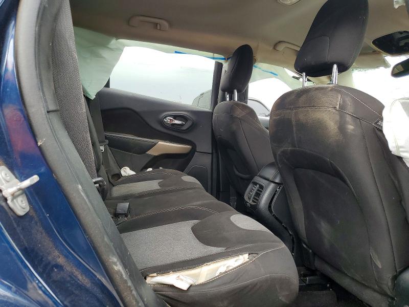 48505796 :رقم المزاد ، 1C4PJLCB2JD566603 vin ، 2018 Jeep Cherokee مزاد بيع