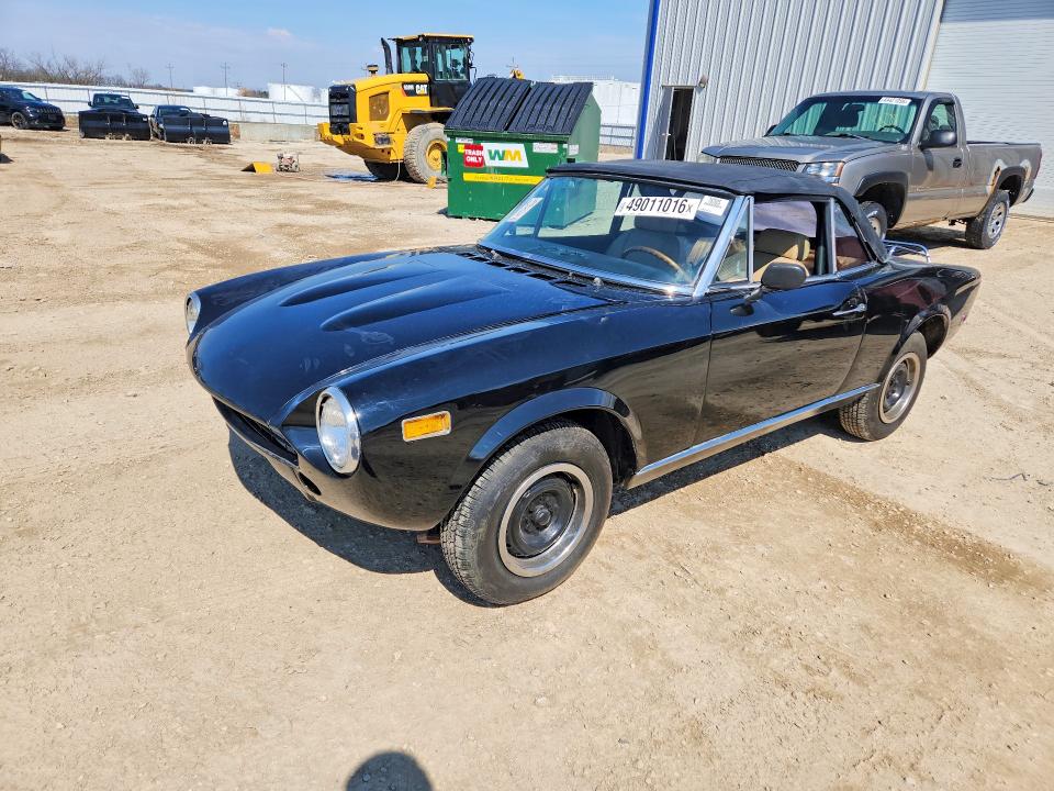 49011016 :رقم المزاد ، 124CS10124477 vin ، 1977 Fiat 124 Spider مزاد بيع