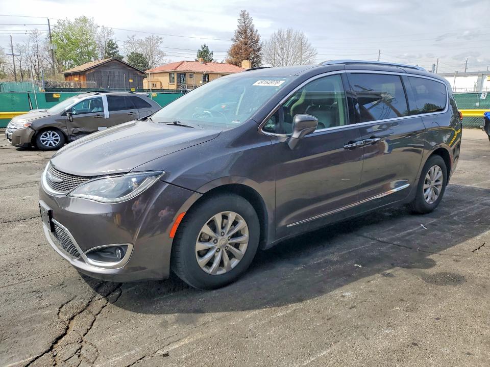 2018 Chrysler Pacifica მანქანა იყიდება აუქციონზე, vin: 2C4RC1EG2JR177800, აუქციონის ნომერი: 49164976