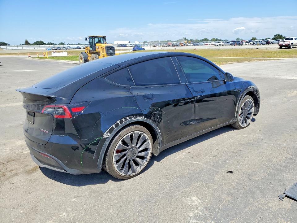 51472786 :رقم المزاد ، 7SAYGDEF5RF048615 vin ، 2024 Tesla Model Y مزاد بيع