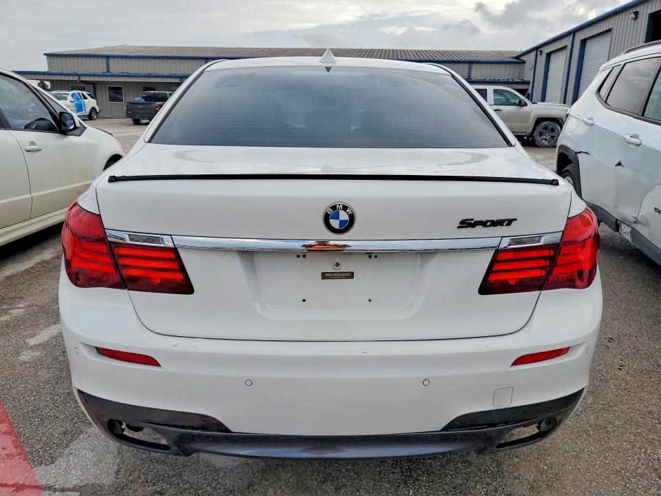 2013 Bmw 750 მანქანა იყიდება აუქციონზე, vin: WBAYE8C53DD132126, აუქციონის ნომერი: 47715956