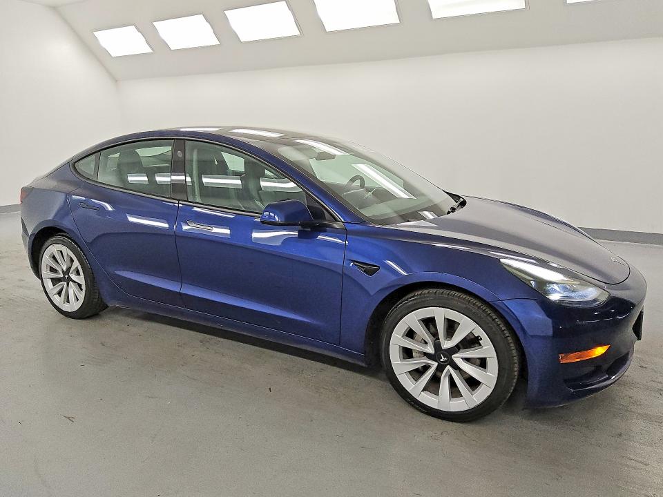 48877996 :رقم المزاد ، 5YJ3E1EA7NF368660 vin ، 2022 Tesla Model 3 مزاد بيع