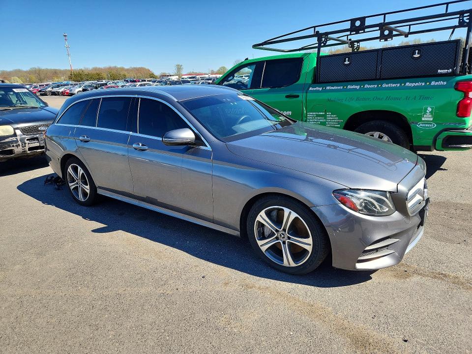 49244636 :رقم المزاد ، WDDZH6GB4HA286733 vin ، 2017 Mercedes-benz E مزاد بيع