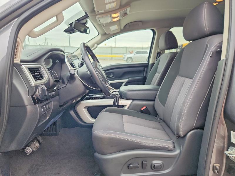 51994786 :رقم المزاد ، 1N6AA1EF6MN536557 vin ، 2021 Nissan Titan مزاد بيع