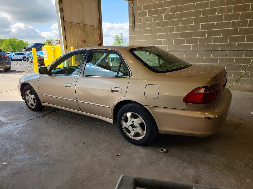 2000 Honda Accord მანქანა იყიდება აუქციონზე, vin: 1HGCG6586YA099781, აუქციონის ნომერი: 49507296