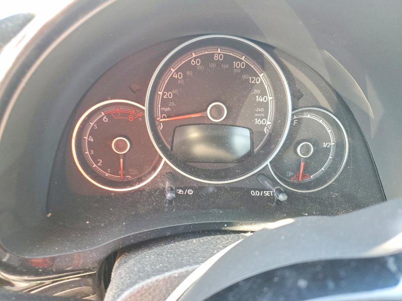 2018 Volkswagen Beetle მანქანა იყიდება აუქციონზე, vin: 3VWFD7AT1JM701318, აუქციონის ნომერი: 51720486