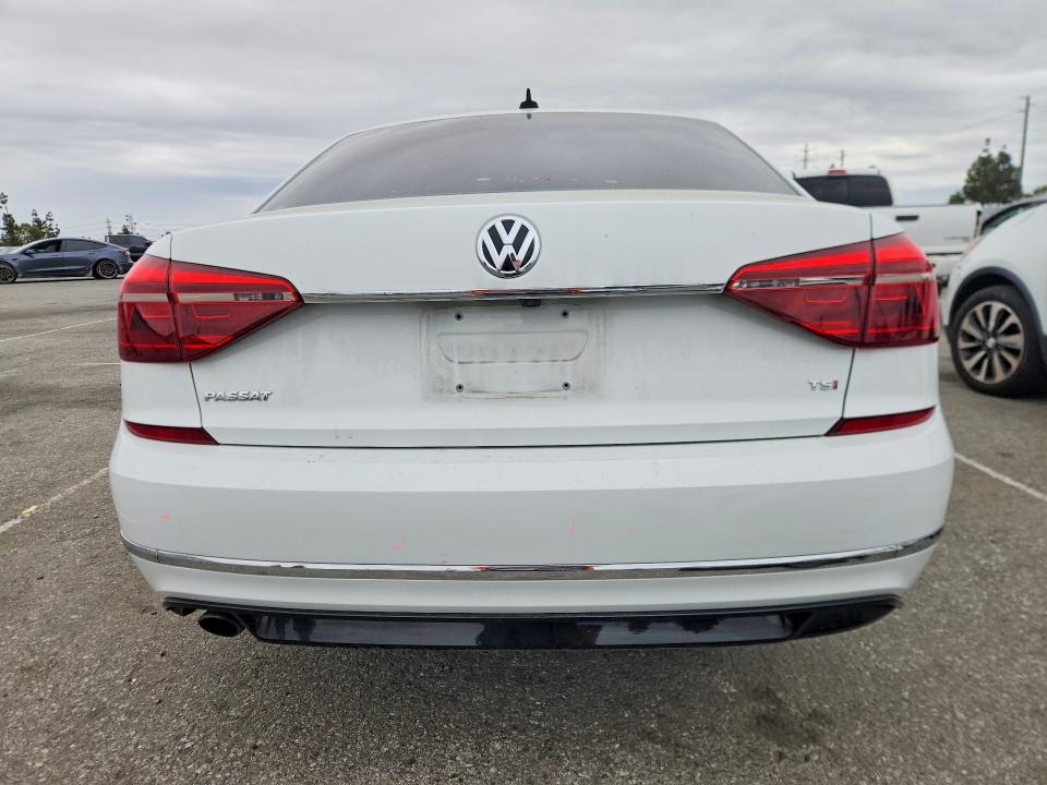 50484316 :رقم المزاد ، 1VWDT7A35HC016079 vin ، 2017 Volkswagen Passat مزاد بيع