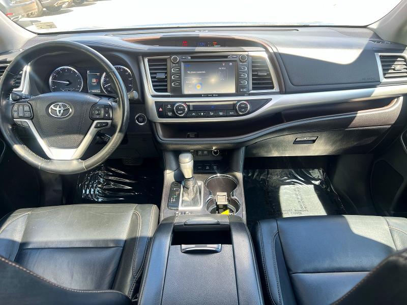 2018 Toyota Highlander მანქანა იყიდება აუქციონზე, vin: 5TDJZRFH5JS862429, აუქციონის ნომერი: 51825306