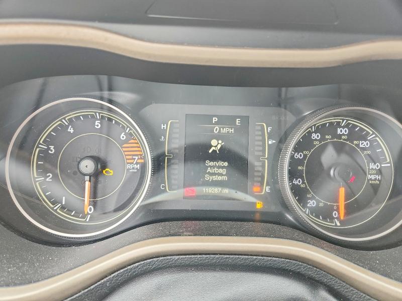 48820456 :رقم المزاد ، 1C4PJLCB0HW650725 vin ، 2017 Jeep Cherokee مزاد بيع